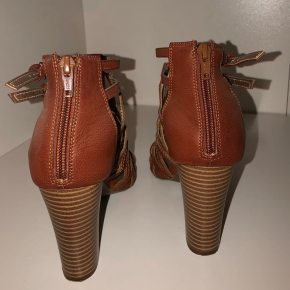 SO Heels - Picture 2 of 3